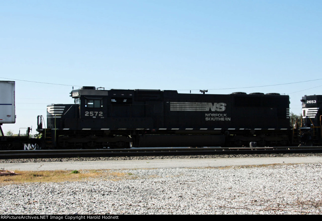 NS 2572